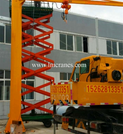 斜拉式电动柱吊在装卸货物时的应用
