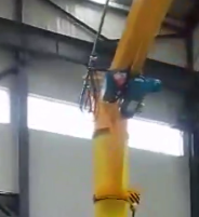 360度悬臂吊视频-电动旋转悬臂吊视频案例